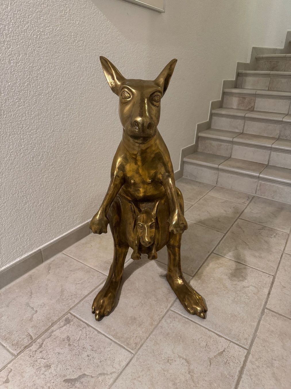 Skulpturen & Statuen: Kängeru aus Messing 33 Kg – Gebraucht aus Horgen von Auction-Kings 1