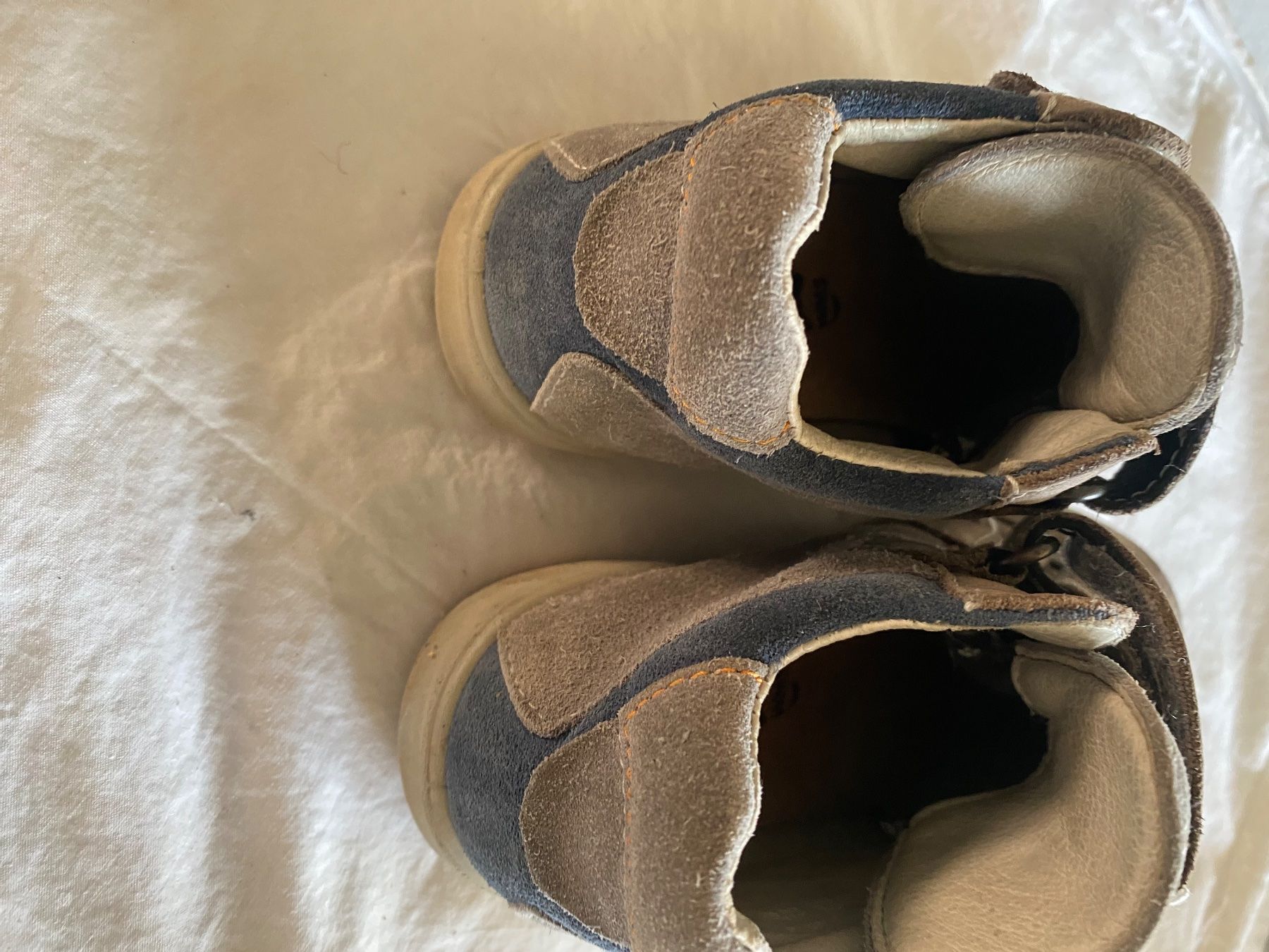 Scarpe per ragazzi: Kinderschuhe Grösse 28 mit Klettverschluss – Usato da Allenwinden venduto da Obalu 2