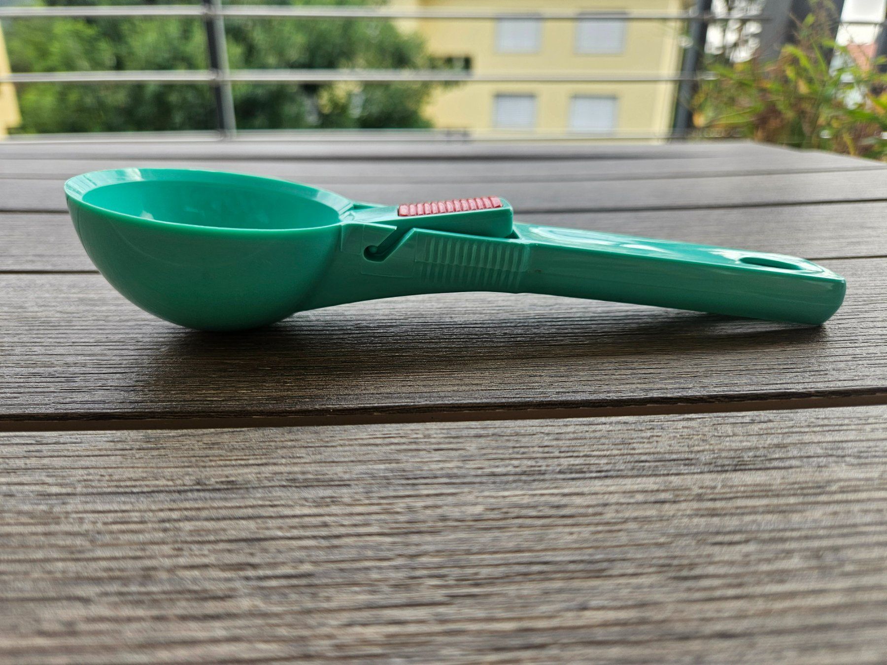 Elettrodomestici da cucina: Eiscreme-Portionierer mit Auswurfmechanismus – Usato da Bülach venduto da sim_ncs8 2
