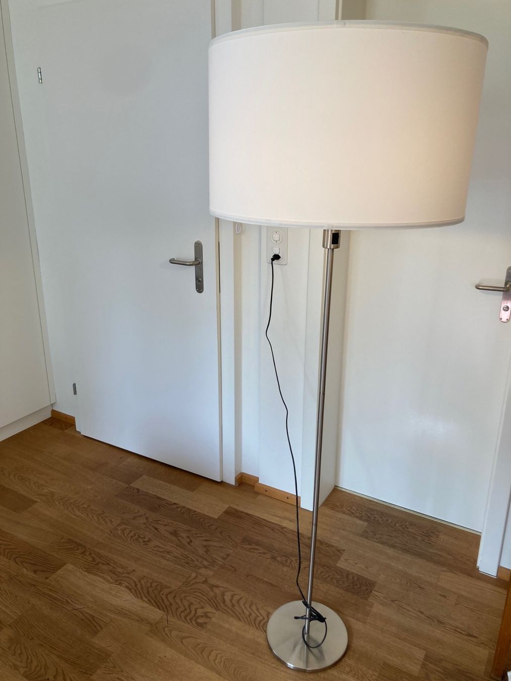 Ikea Lampade: Stehleuchte weiss IKEA – Usato da Luzern venduto da Rsubita 1
