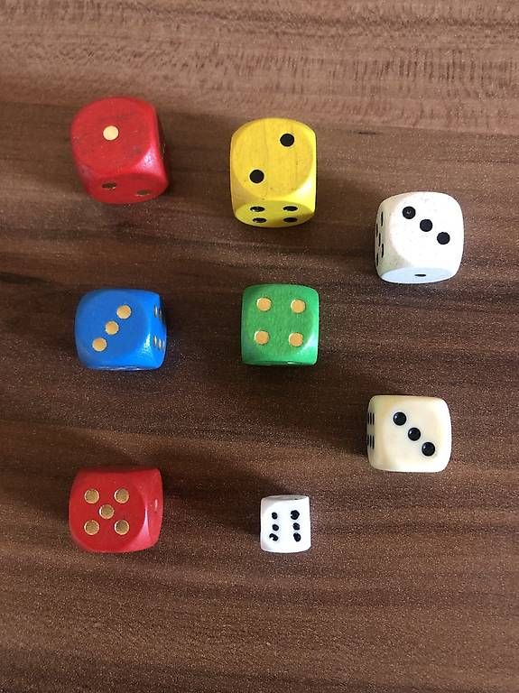 Giochi: 8 x Würfel – Usato da Glattbrugg venduto da amzh