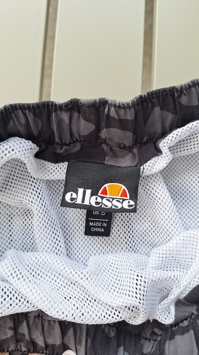 Ellesse Pantaloni: Badeshorts, Ellesse Grösse S – Usato da Zürich venduto da Sibili 2