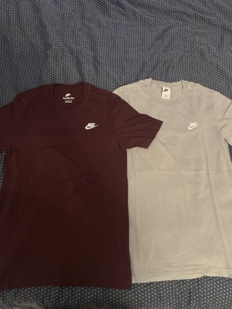 Lot de 2 t-shirts Nike bordeaux et vert taille S