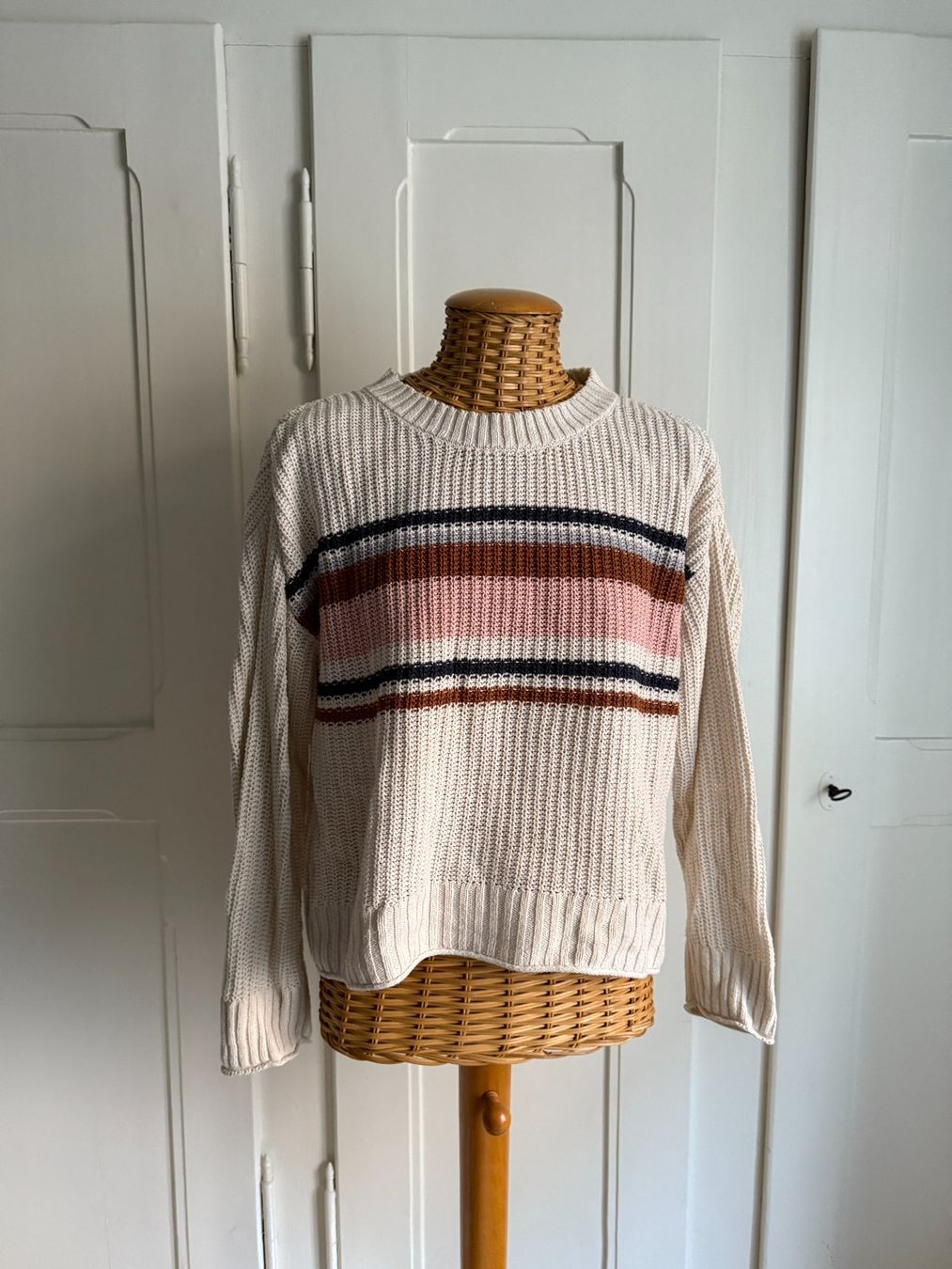 American Eagle Pulls & Sweat-shirts: AMERICAN EAGLE - Strickpullover offweiss gestreift XS – D'occasion à Zürich par Diazaio