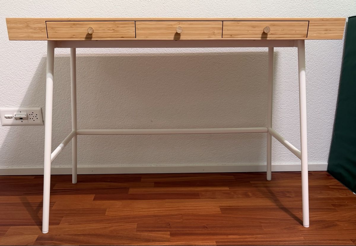 Ikea Scrivanie: Schreibtisch Bambus von Ikea – Usato da Oberentfelden venduto da Barbabella21