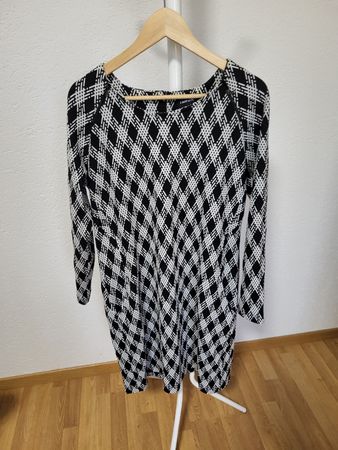 Taifun Kleid schwarz/weiss ca. Gr 42 Karomuster