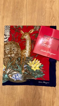SALVATORE FERRAGAMO Seidentuch Foulard wunderschöne Farben