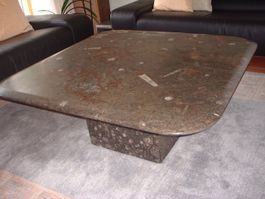 Salontisch / Clubtisch Marmor mit Fossilien
