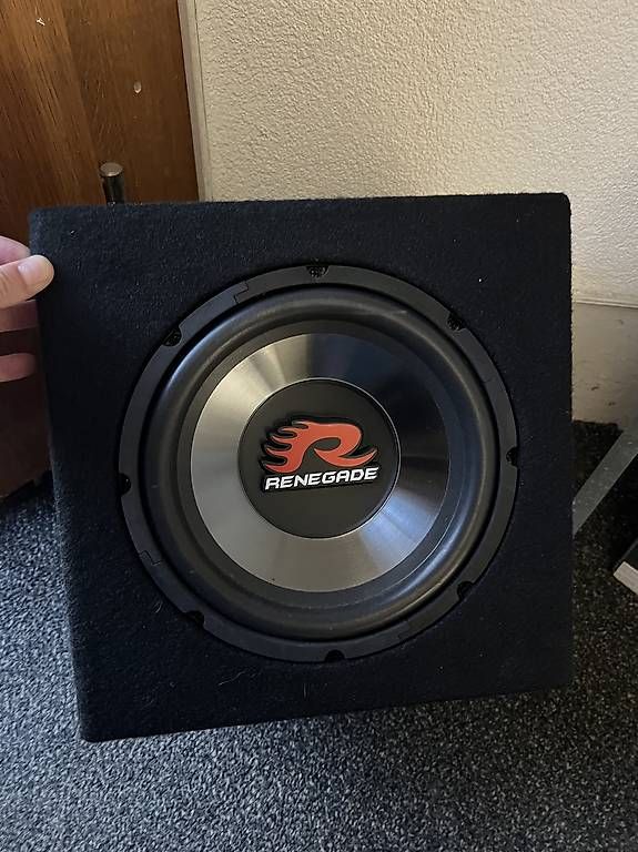 Haut-parleurs: Subwoofer Renegade – D'occasion à Wald ZH par gia_2tj8 1