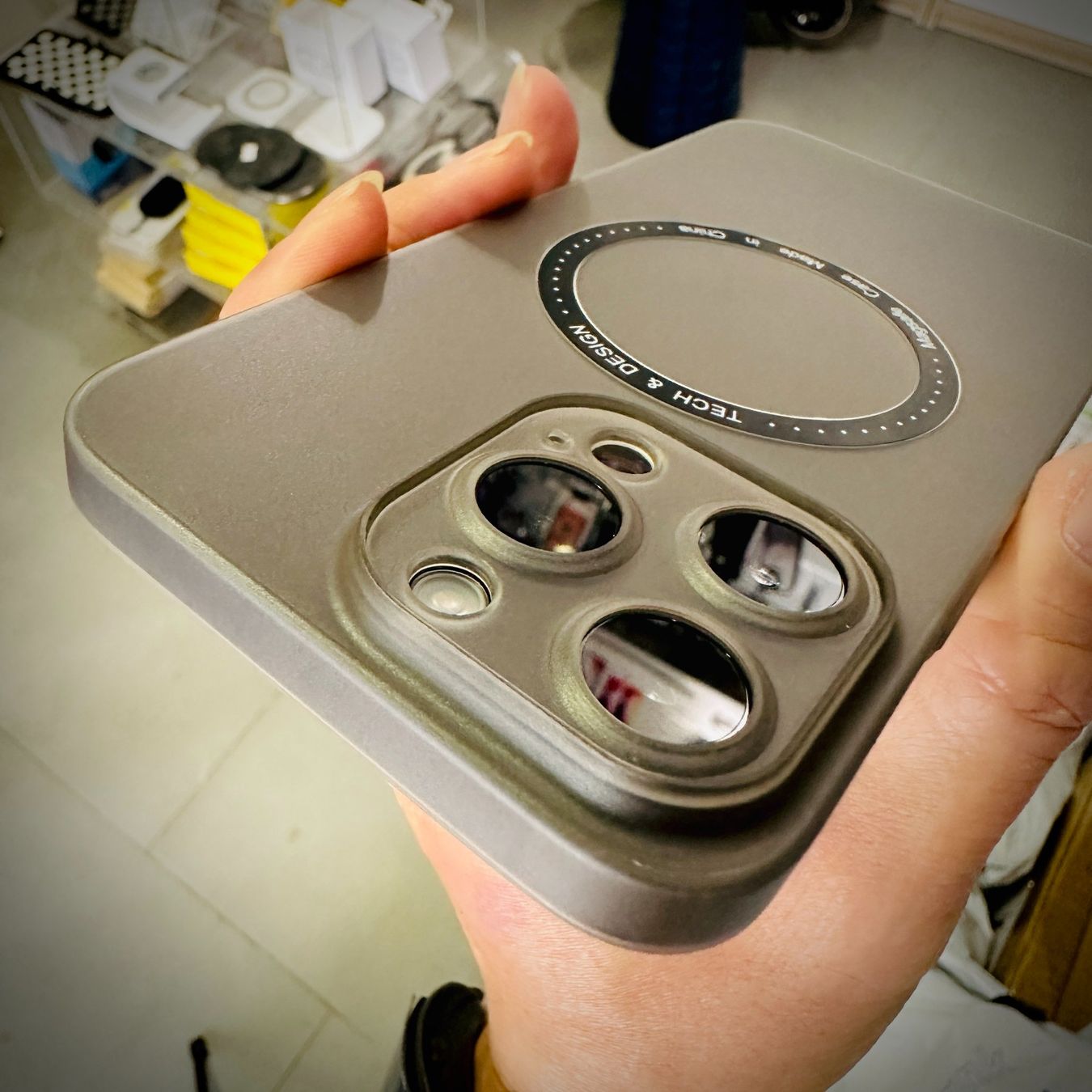 Cover & Protezioni schermo: Coque très fine iphone 13 pro Max/13pro avec MagSafe – Nuovo e nell'imballaggio originale da Morges venduto da DigiAC 1