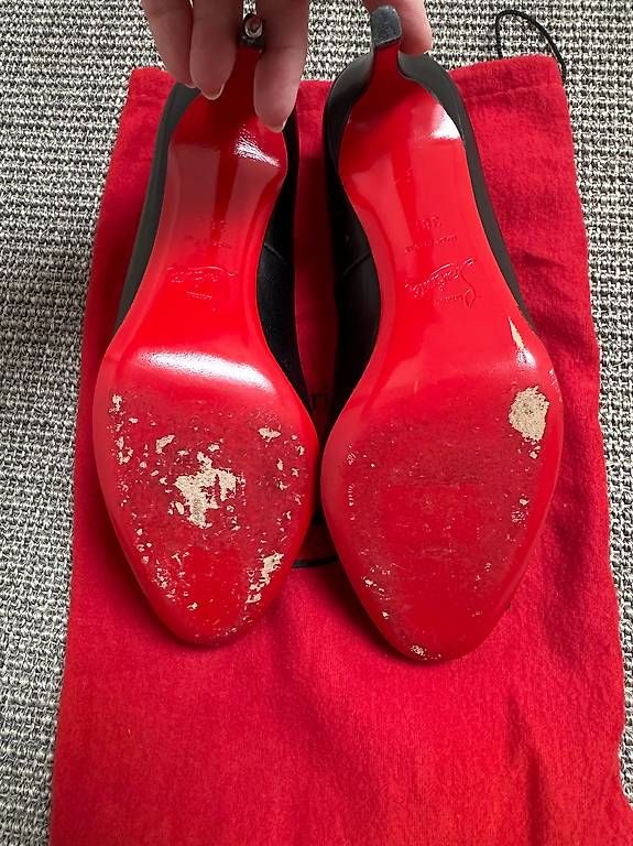 Christian Louboutin Damenschuhe: Original Christian Louboutin Simple Pumps - 38.5 – Gebraucht aus Basel von Ste_j5qf 1