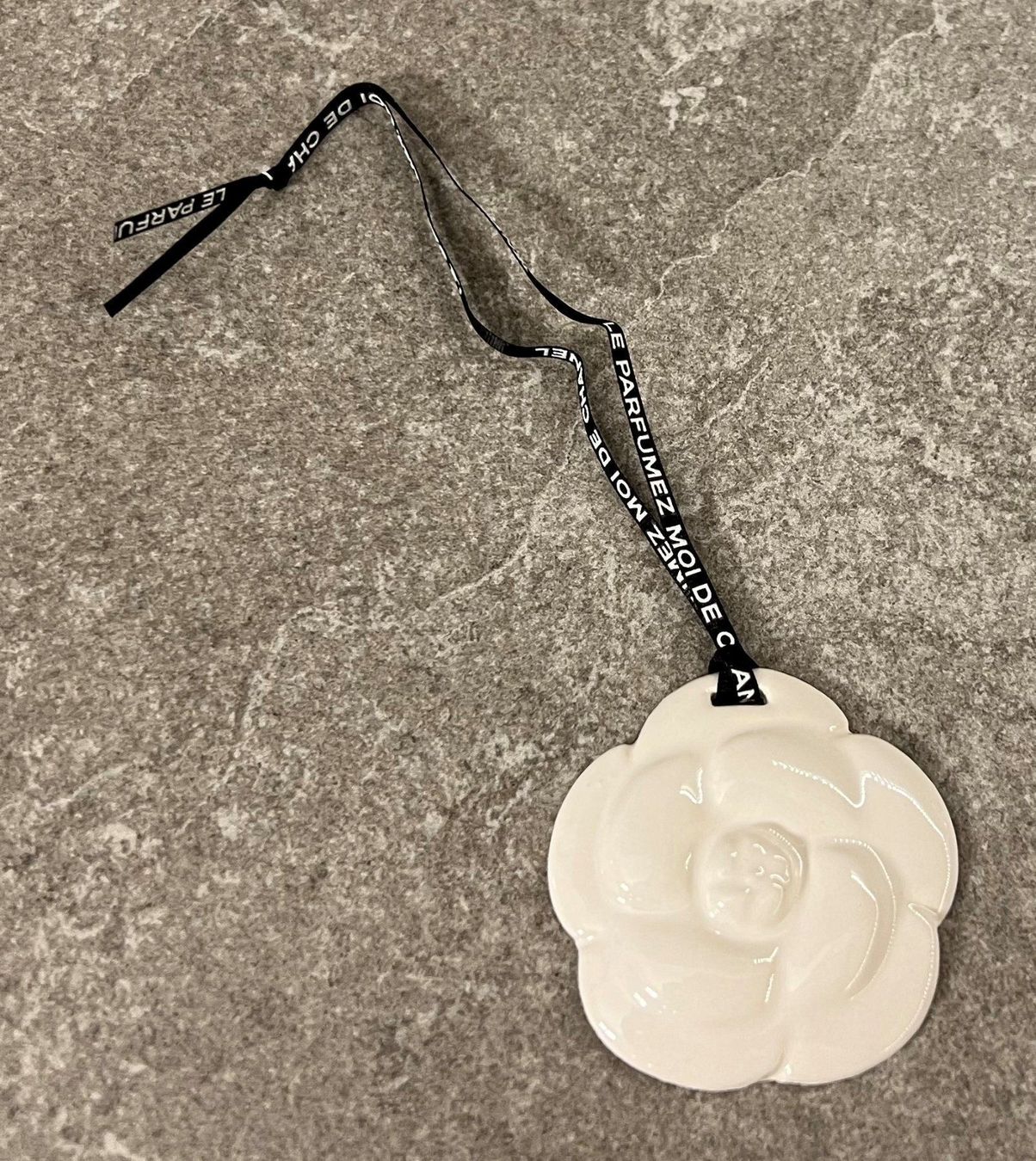 Tutte le decorazioni: CHANEL Camelia Duft Stein ... – Nuovo e nell'imballaggio originale da Chur venduto da Jacki09