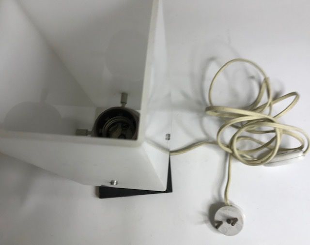 Lampade: Tischlampe weisses Plexi eckiger zylinder förmig – Usato da Zürich venduto da gigimai67 7