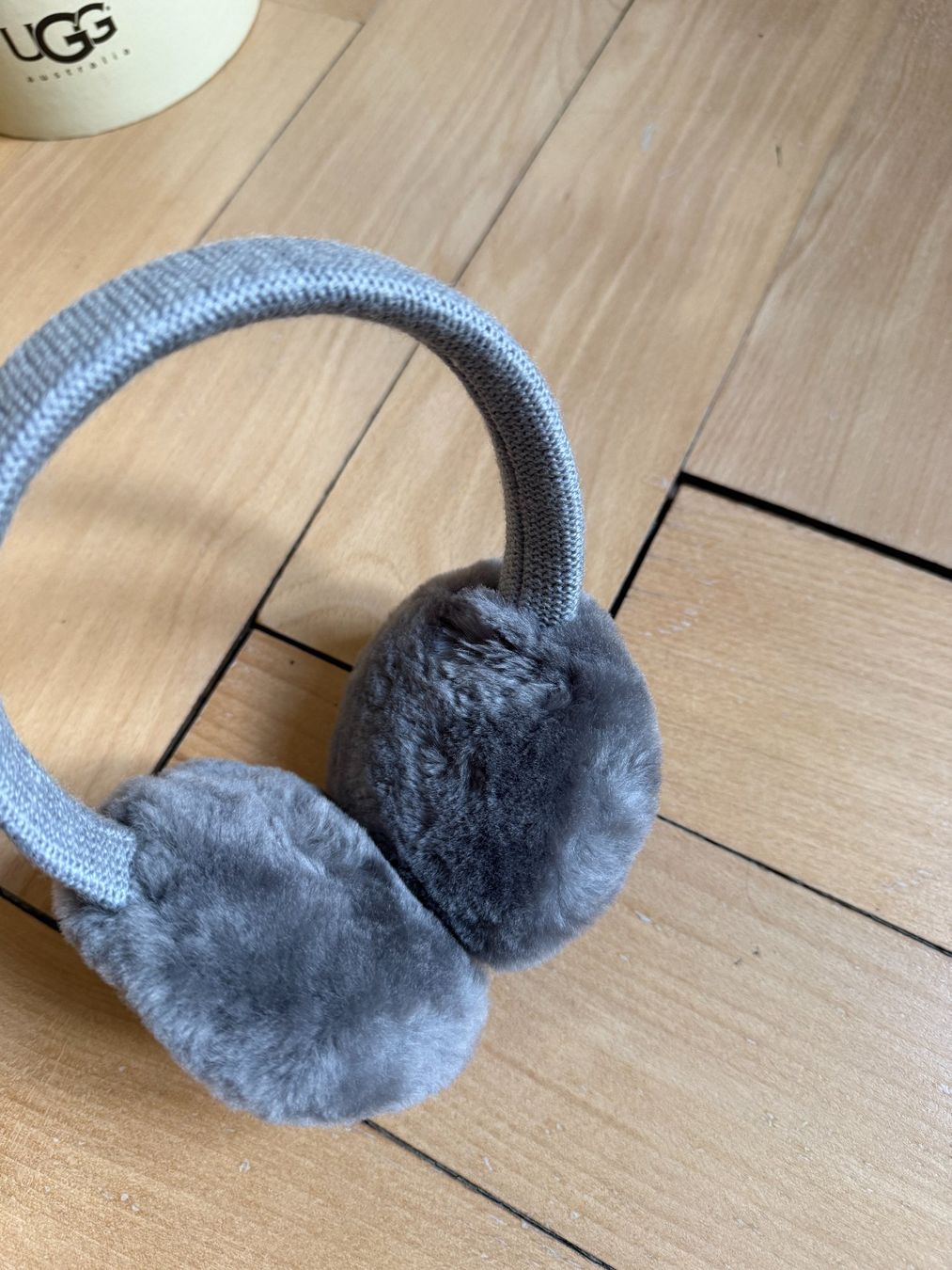 Ugg Hüte, Mützen & Caps: UGG - Ohrenwärmer grau – Gebraucht aus Zürich von Diazaio 2