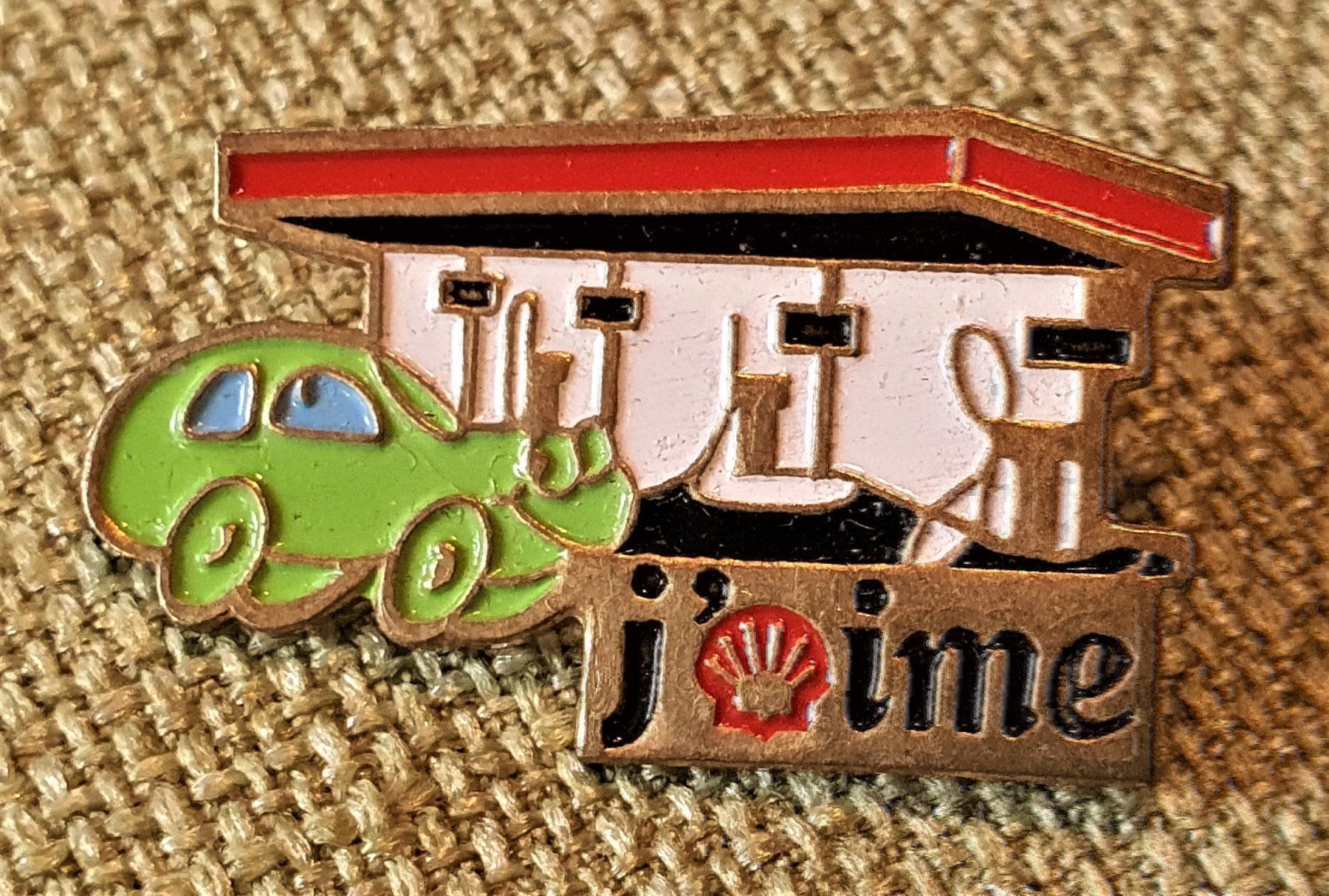 Placchette & Badge: D273 - Pin SHELL Tankstelle Auto – Usato da Reinach BL venduto da Boston-Verkauf