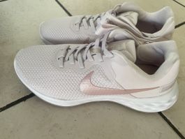 Neue Nike Revolution 6 FlyEase Turnschuhe , Grösse 38