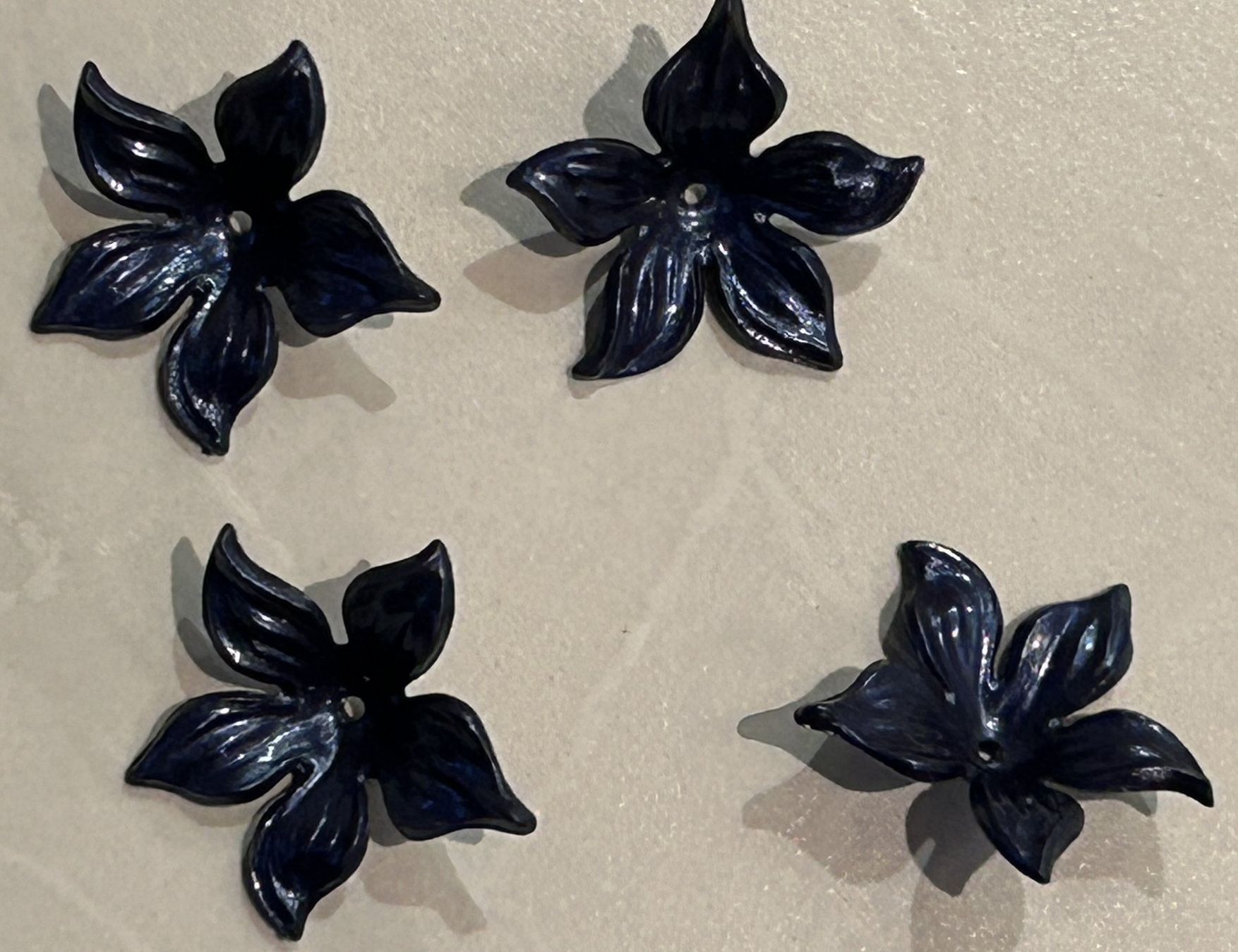 Perle (finte): Schmetterlinge und Blumen – Usato da Neukirch-Egnach venduto da Phion 6