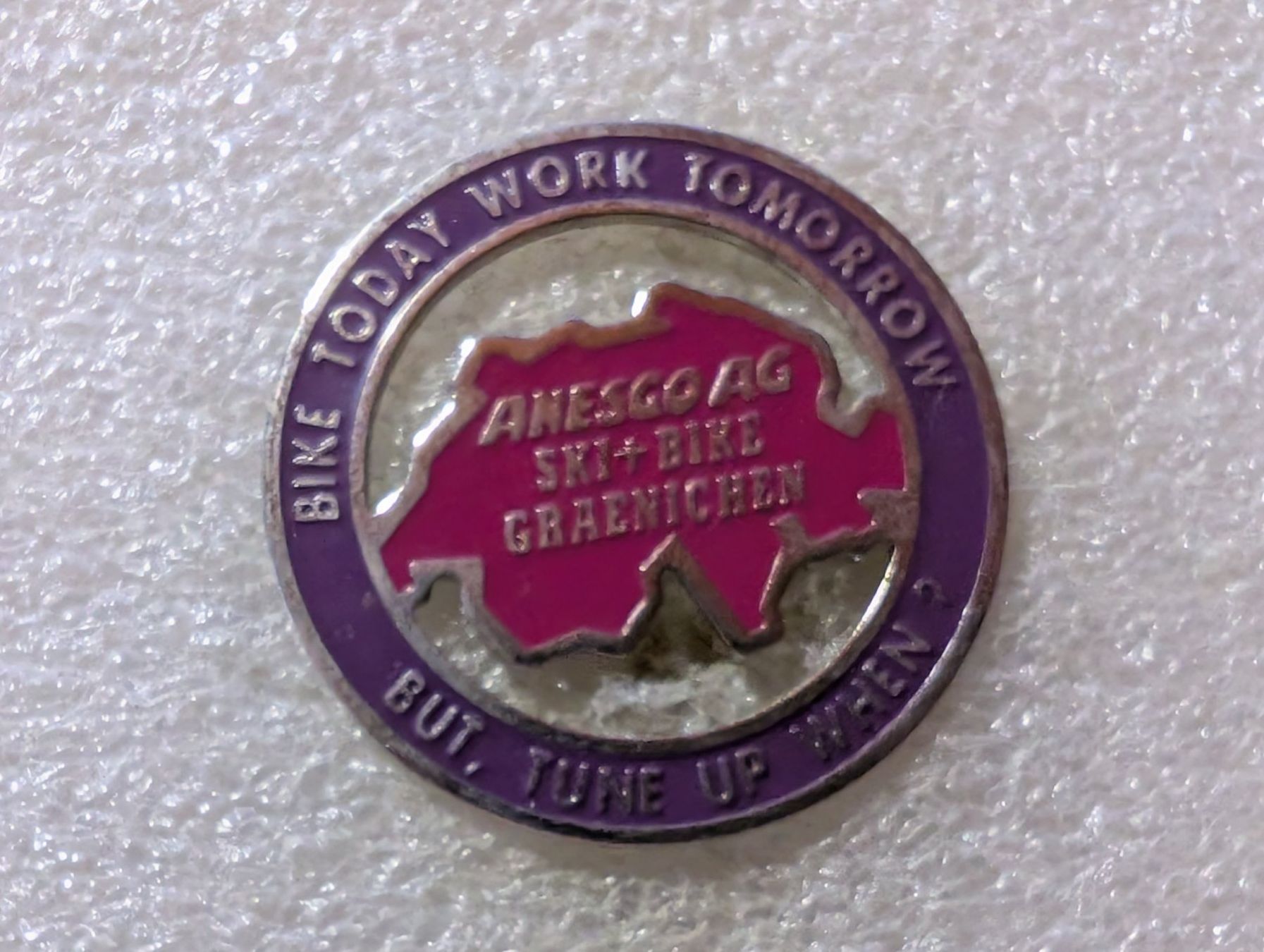 Placchette & Badge: Ansteckpin 148: Anesgo AG – Usato da Oppligen venduto da Pin-Fall-Shop