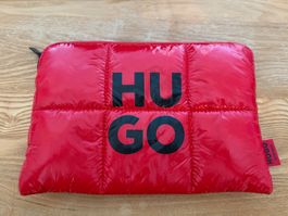 HUGO Rote Kosmetiktasche / Reisenecessaire gepolstert - NEU!