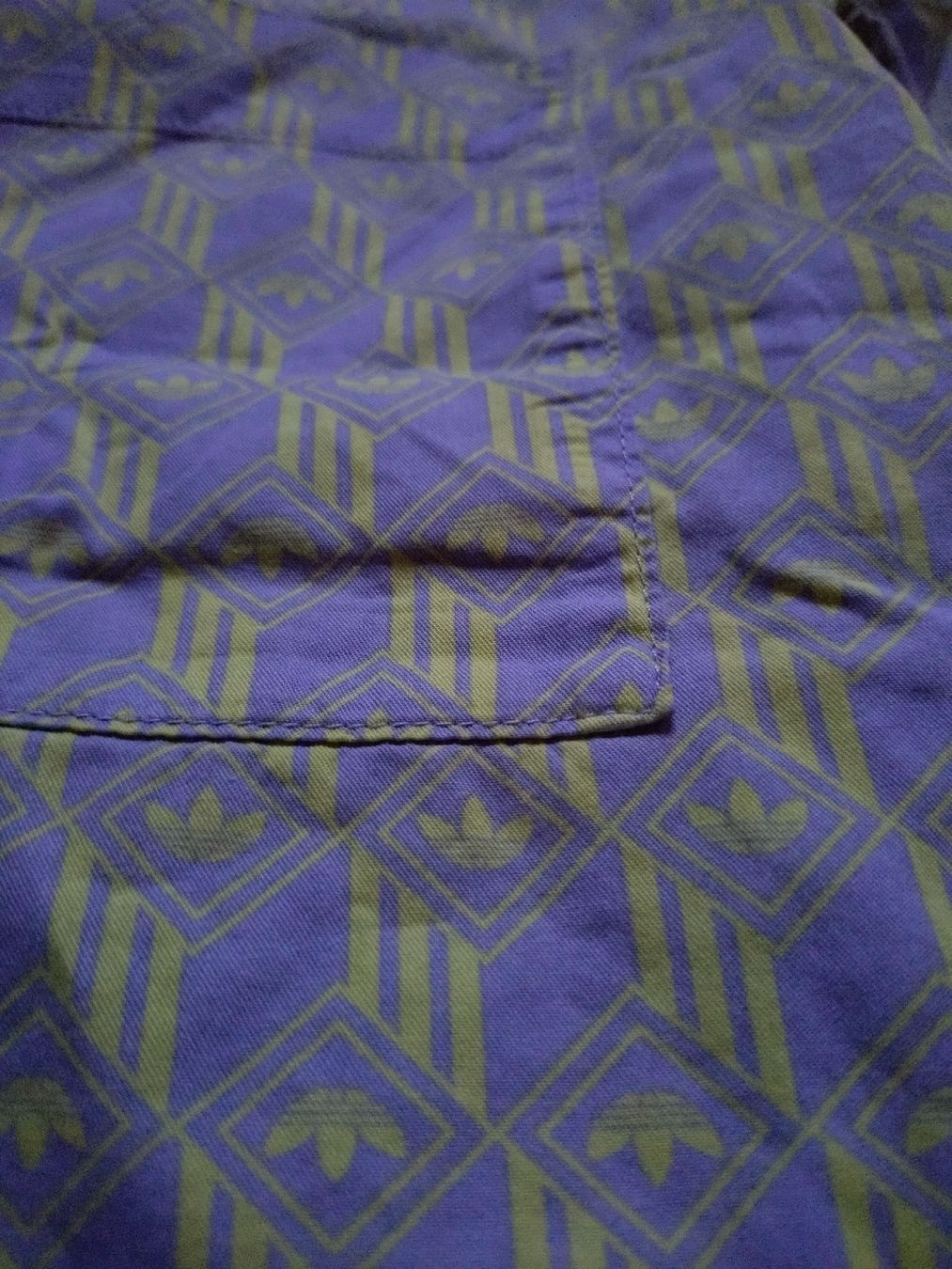 Camicie: Chemise Adidas Fleurie avec logo, M Nice Shape – Usato da Farvagny-le-Grand venduto da LaCaverne 2