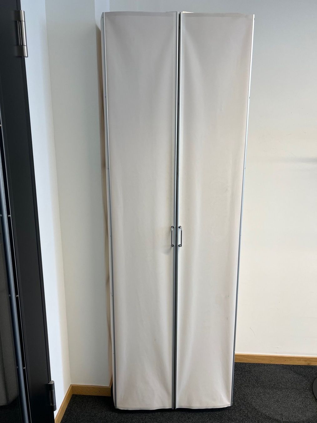 Thut Armadi: THUT Designer-Folienschrank – Usato da Winterthur venduto da FabioReyes