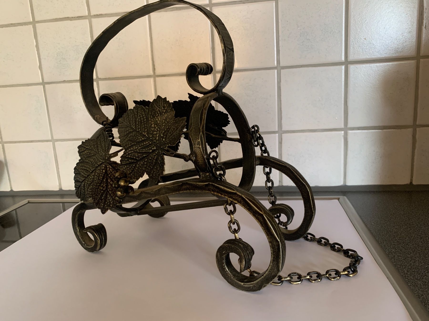 Supporti a parete: Weinflaschenhalter aus Metall – Usato da Volketswil venduto da dancingsoul74