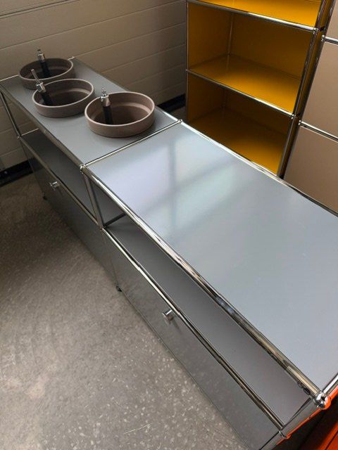USM Cassettiere: USM Sideboard, mittelgrau, NEU – Nuovo (secondo la descrizione) da Lenzburg venduto da Buerokonz 1