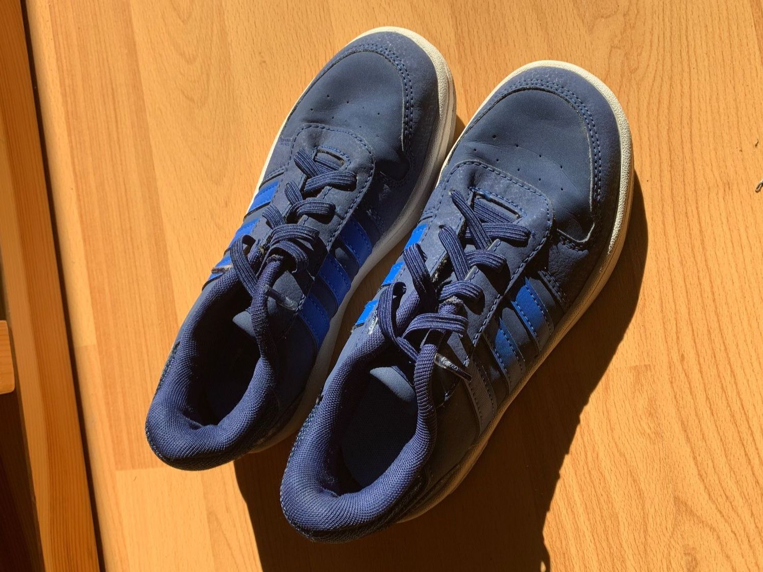 Adidas Scarpe da uomo: Baskets Adidas bleues taille 33, neuves! – Nuovo (secondo la descrizione) da Villars-sur-Glâne venduto da Magdaka