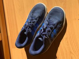 Baskets Adidas bleues taille 33, neuves!