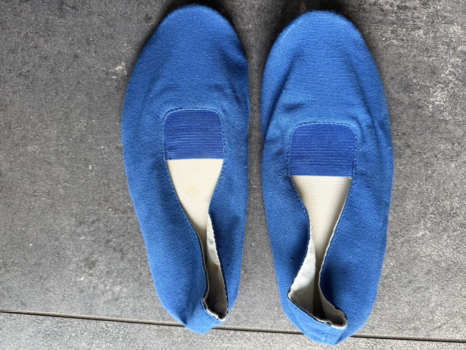 Schuhe für Jungen: Turnschlärpli Gr. 33 – Gebraucht aus Worblaufen von Savanne05