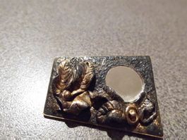 Brosche eckig, schwarz/goldfarbig, klein