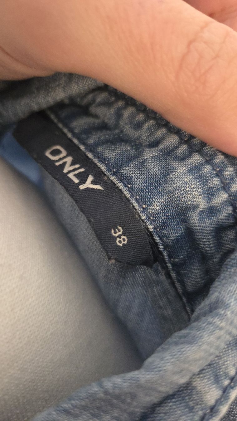 Only Camicette: ONLY Jeanshemd Gr. 38 Oversized Lyocell – Usato da Näfels venduto da CH.Kchlineknopf 4