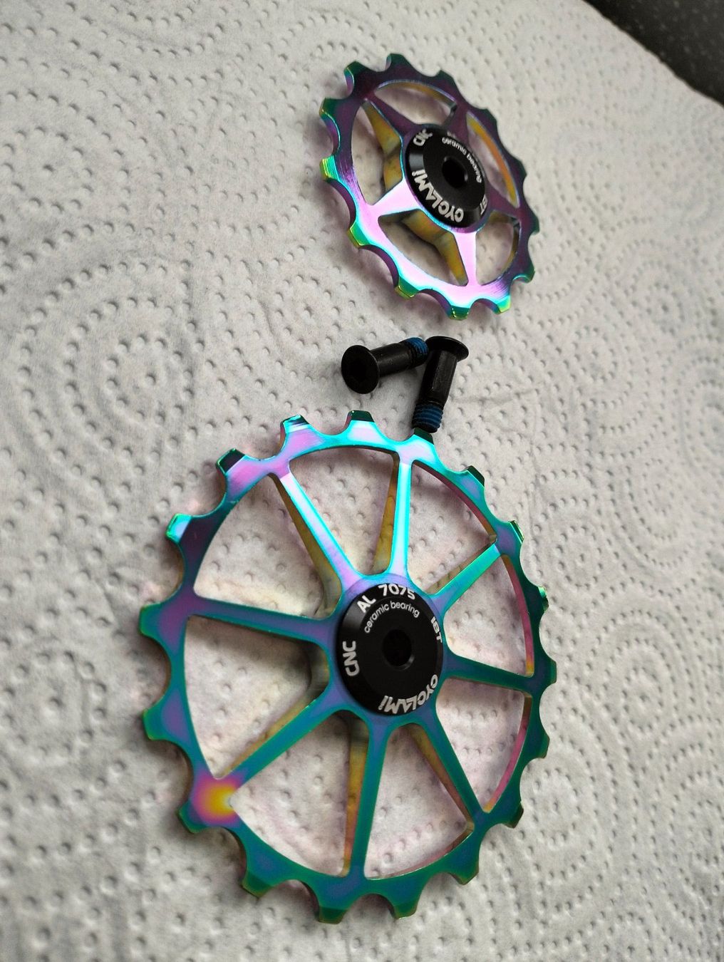 Pezzi di ricambio: Fahrrad Schaltröllchen & diverse Schrauben Regenbogen-Farbe – Nuovo (secondo la descrizione) da Uster venduto da KarlZH 4