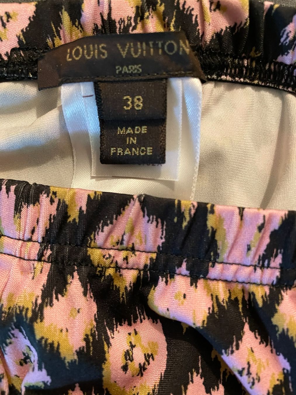 Louis Vuitton Leggings: Louis Vuitton Vintage Monogram Leggings – Usato da St. Gallen venduto da DiesundDas. 3