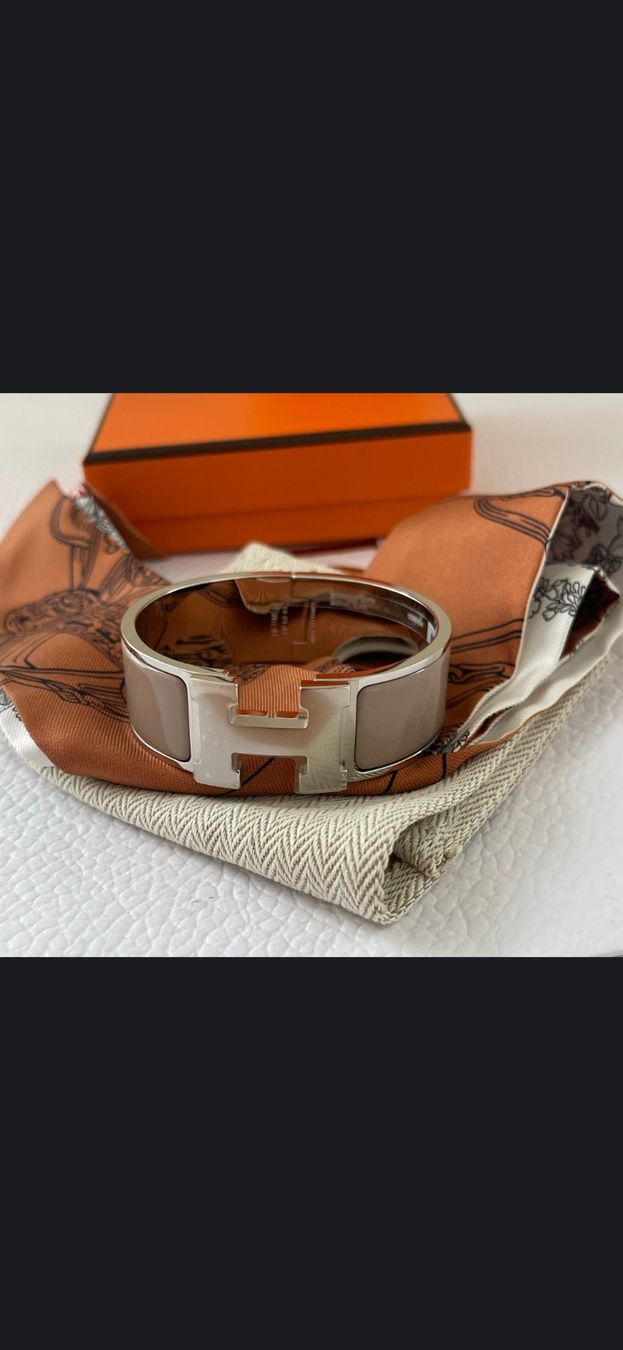 Hermès Foulard & Sciarpe: Hermès Clic Clac H Bracelet + Brides de Gala set – Nuovo (secondo la descrizione) da Rheinau venduto da Jauntyirl 1