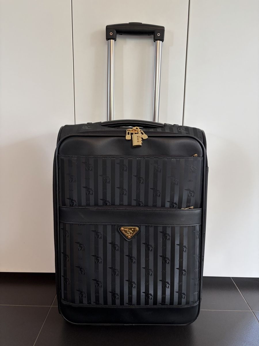 Maison Mollerus Reisekoffer: Maison Mollerus Trolley Handgepäck schwarz – Gebraucht aus Lachen SZ von isa_zq6c