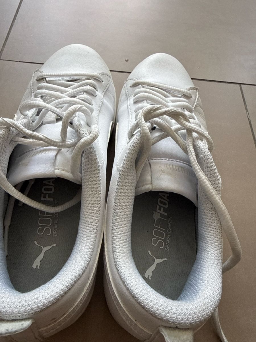 Puma Scarpe da donna: Weisse Puma Sneaker, Grösse 38,5  – Usato da Schwerzenbach venduto da Chris1 2