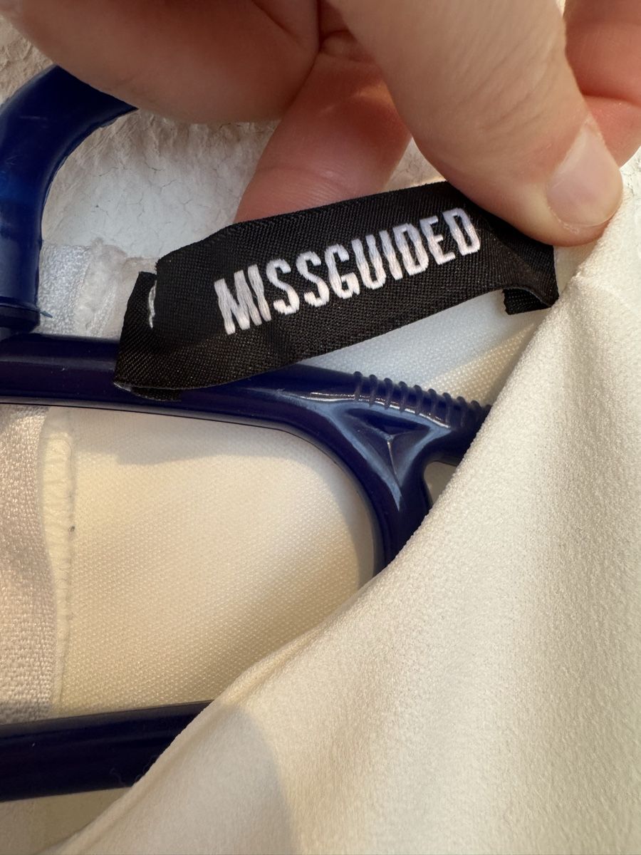 Top: MISSGUIDED Body weiss Cut outs Gr. 38 / M – Usato da Fislisbach venduto da KolibriSecondhand 1