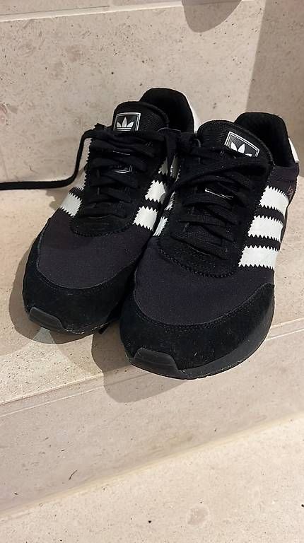 Scarpe da uomo: Adidas Sneaker Schwarz Grösse 40 2/3 – Usato da Maur venduto da Franzifisch 1