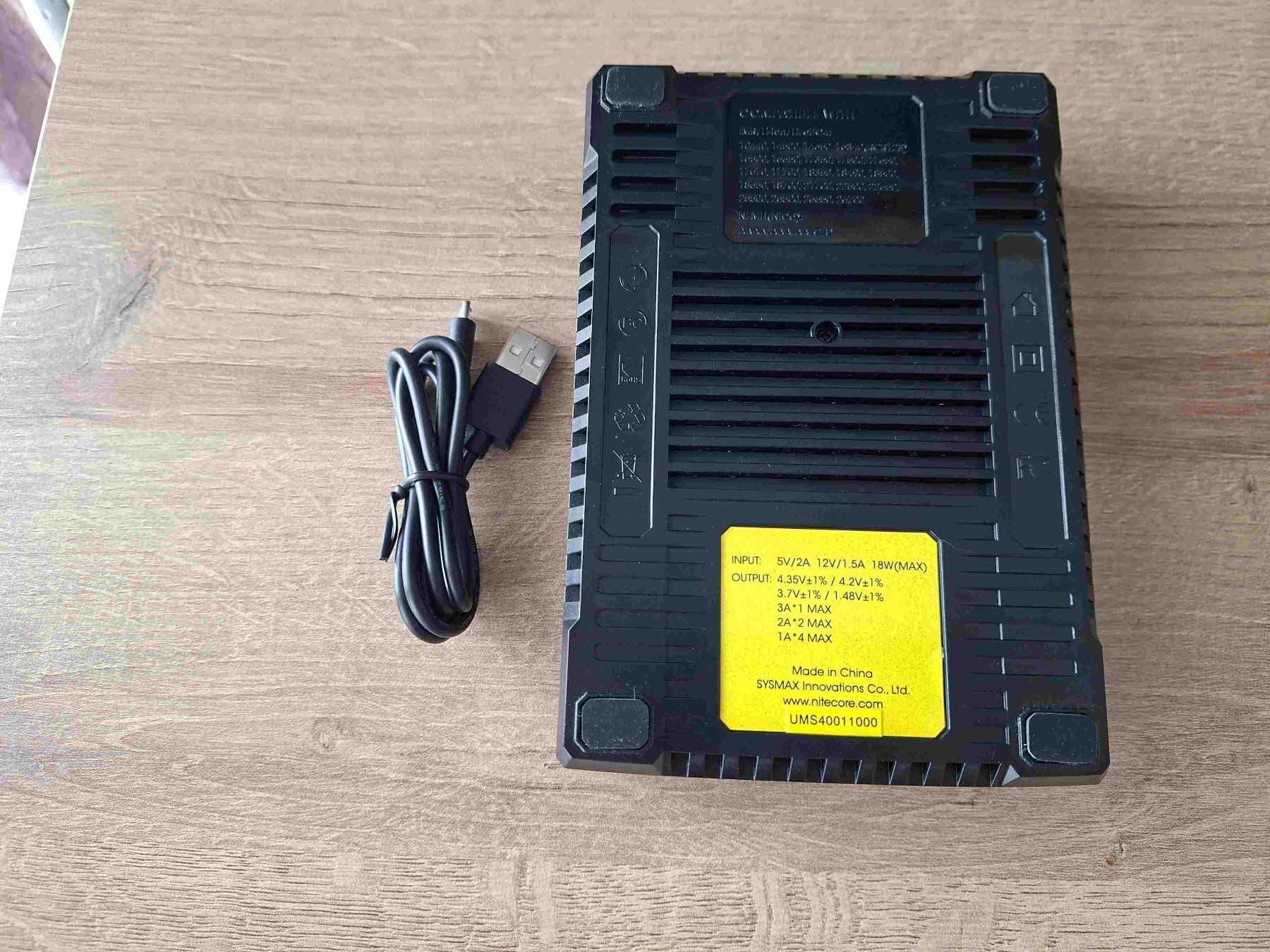 NiteCore Accus & piles: Nitecore UMS4 & XTAR VP1 Ladegerät – D'occasion à Wichtrach par Guru22 1