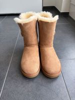UGG Bailey Button Stiefel braun Grösse 42 Neu