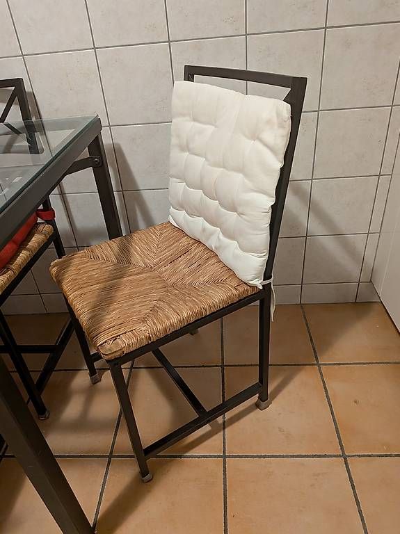 Set di tavolo e panche: Table Avec 6 chaises  – Usato da Lausanne venduto da ana_9gjp 3