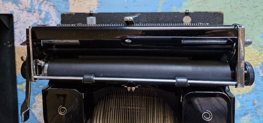 Hermès Macchine da scrivere: Antike Schreibmaschine HERMES 2000 – Usato da Gerzensee venduto da Neggimann 5