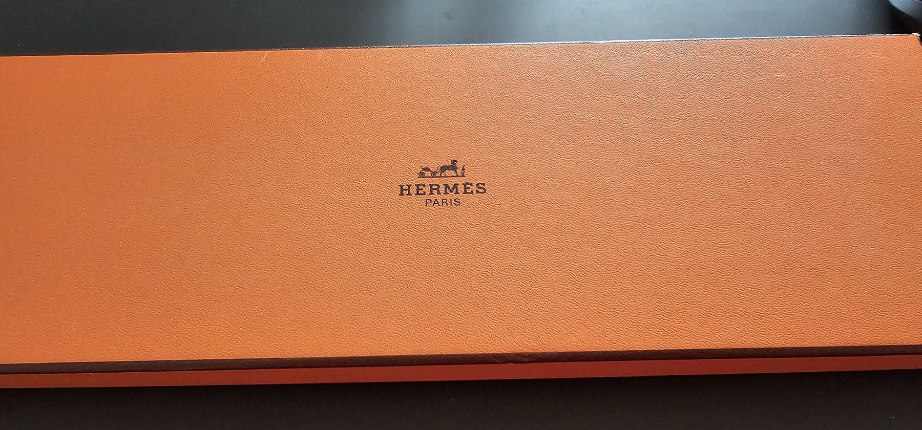 Hermès Cravates: Elegante Hermès Krawatte 100% Seide – Neuf (Voir description) à Riedikon par Winter21.
