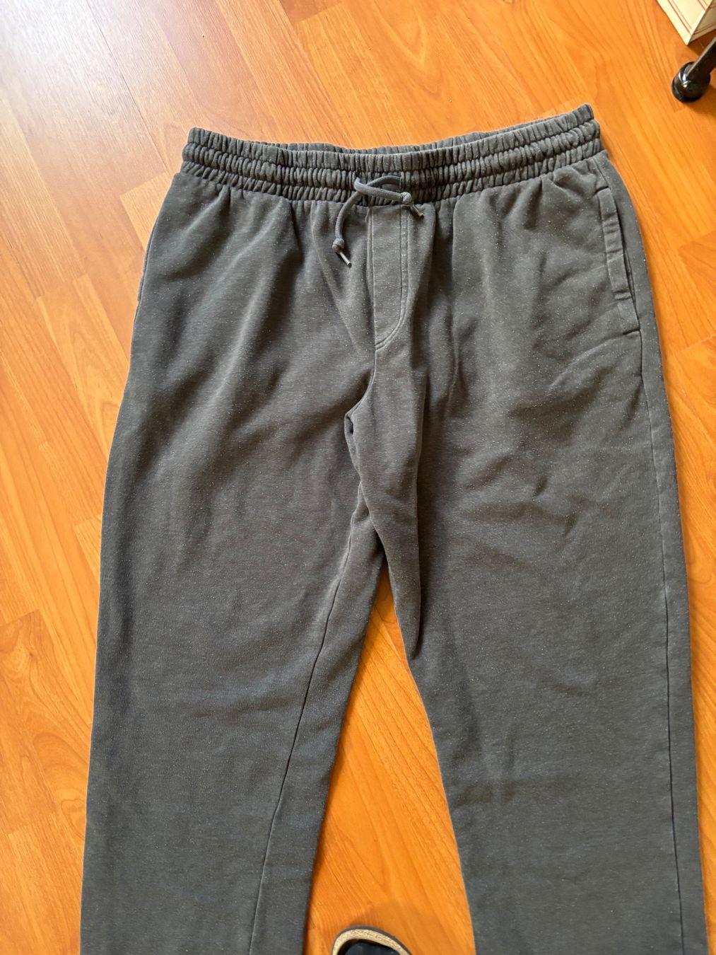 Hosen: Trainerhose L Grau – Gebraucht aus Balsthal von Uroby 1