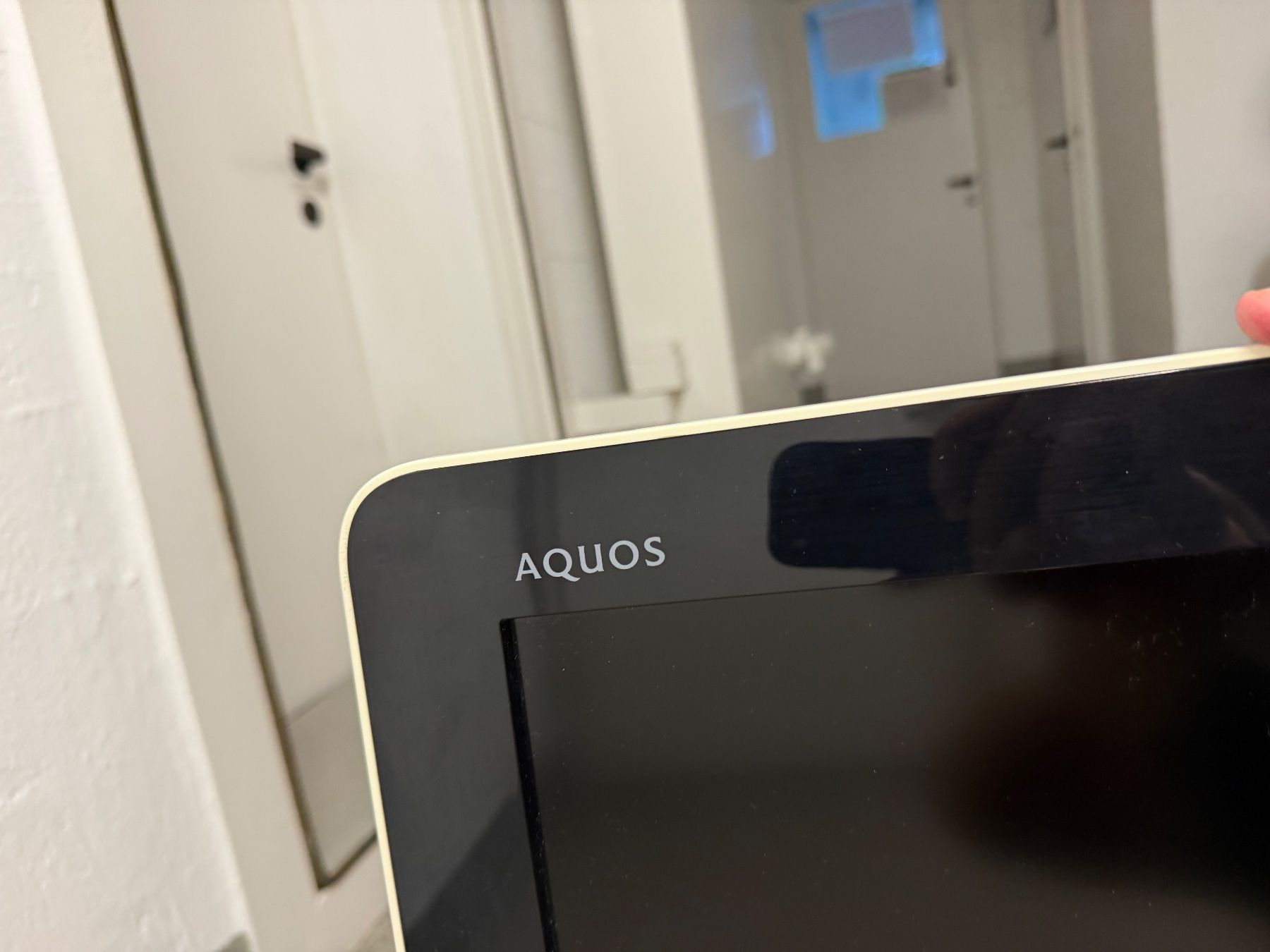 Sharp Televisori: Sharp Aquos LC-37LE320E LCD Colour TV 37 inch used – Usato da Schlieren venduto da per_z87z 1