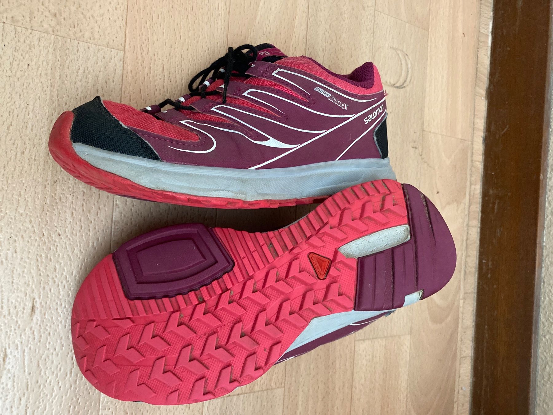Scarpe per ragazzi: Salomon - Trail running - Pointure 34 impeccable – Usato da La Chaux-de-Fonds venduto da E-broc 1