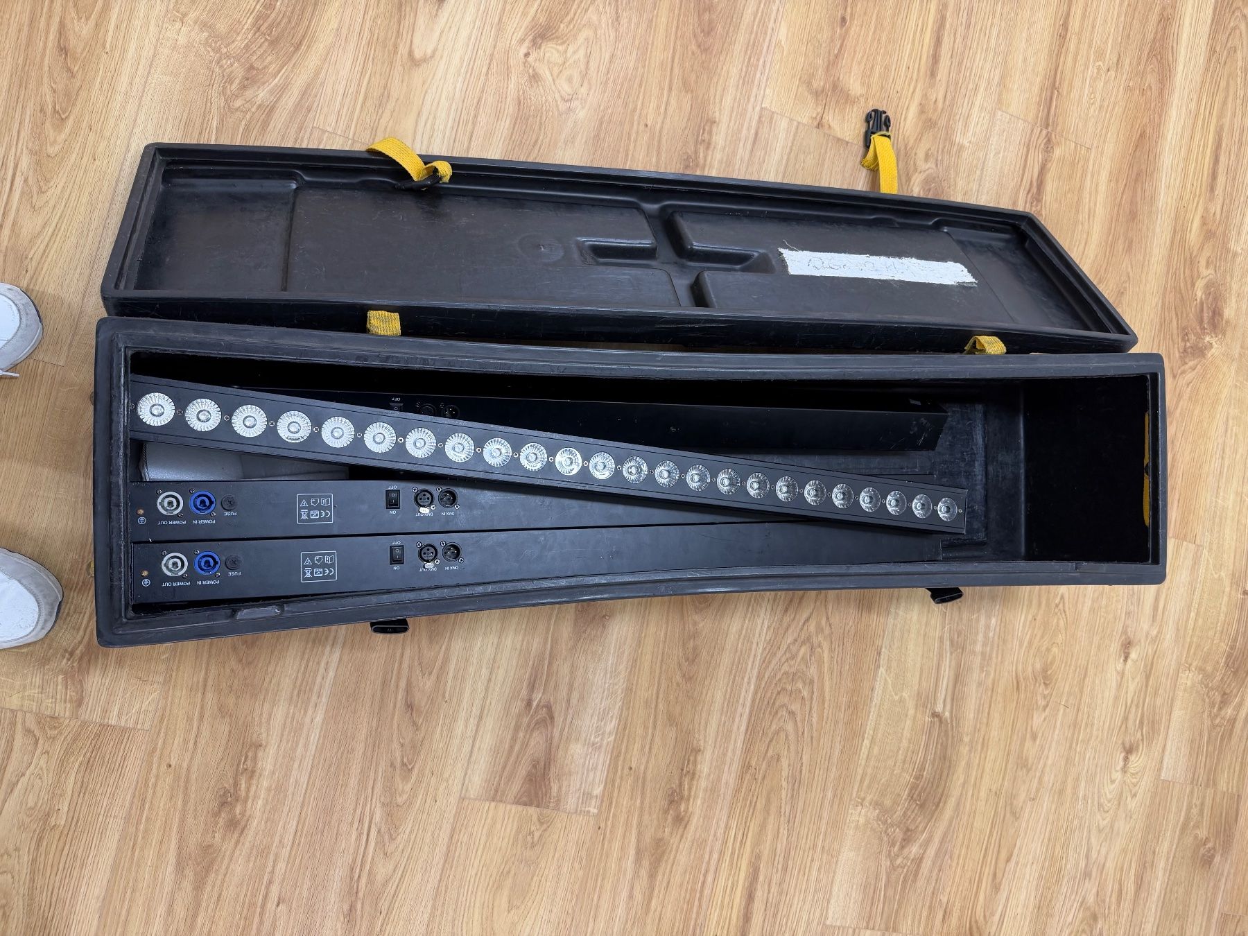 Lampade: FOS Technologies Lichteffekt-Barre im Case – Usato da Effretikon venduto da vis_nfs5