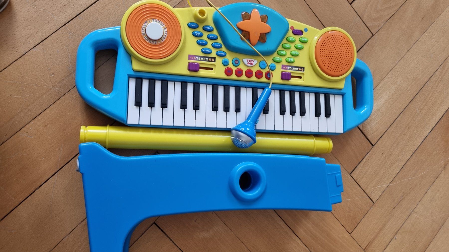 Strumenti musicali: petit piano musical avec micro – Usato da La Chaux-de-Fonds venduto da mikilo1 2