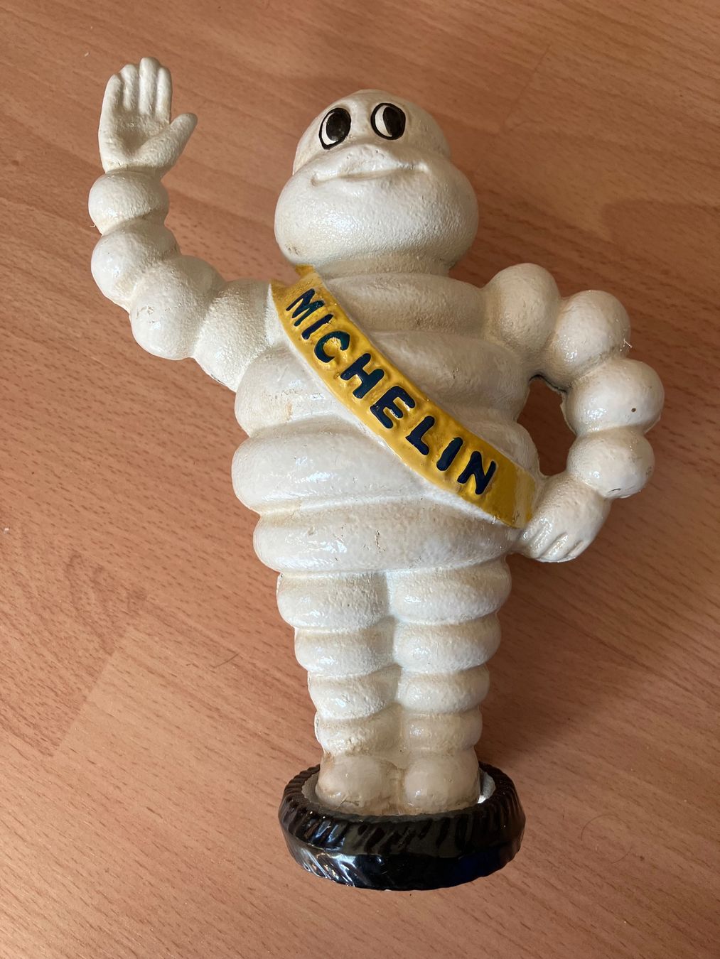 Michelin Figuren: 2 Kilo schwer Michelin Figur Eisen – Gebraucht aus Zürich von Classic_Collection_Zurich 2
